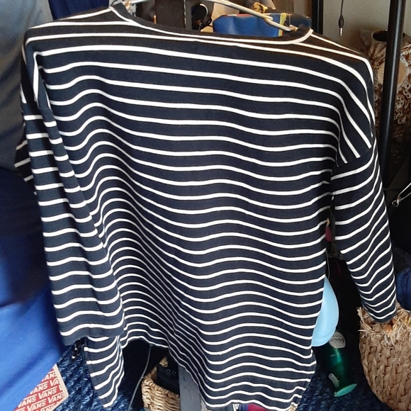 Madewell Vneck zippered slit sides top - Picture 5 of 5